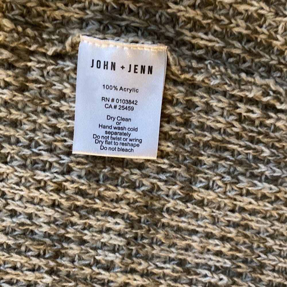 John and Jenn wrap sweater - Picture 4 of 5